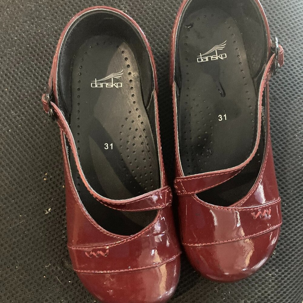 Dansko never worn Patent shoes size 31 girls